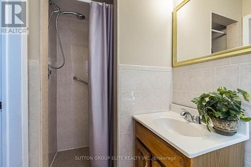 117 Fortieth Street, Toronto, ON - Indoor Photo Showing Bathroom
