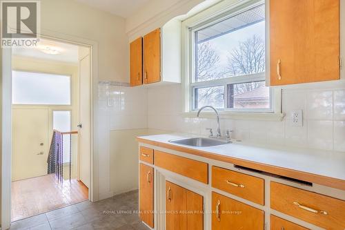 1338 Seagull Drive, Mississauga, ON - Indoor Photo Showing Kitchen