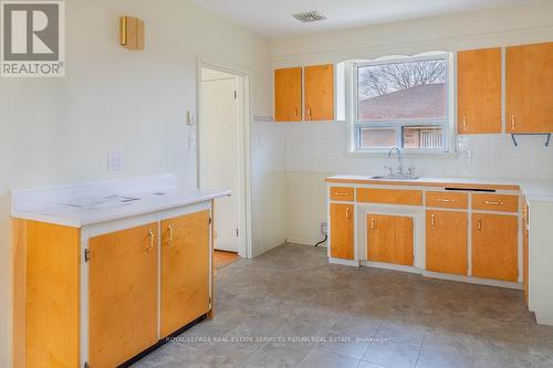 1338 Seagull Drive, Mississauga, ON - Indoor Photo Showing Kitchen