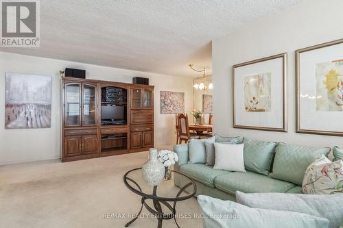 1605 - 966 Inverhouse Drive, Mississauga, ON - Indoor Photo Showing Living Room