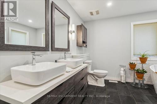3099 Ferguson Drive, Burlington, ON - Indoor Photo Showing Bathroom