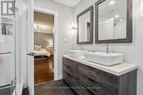 3099 Ferguson Drive, Burlington, ON - Indoor Photo Showing Bathroom
