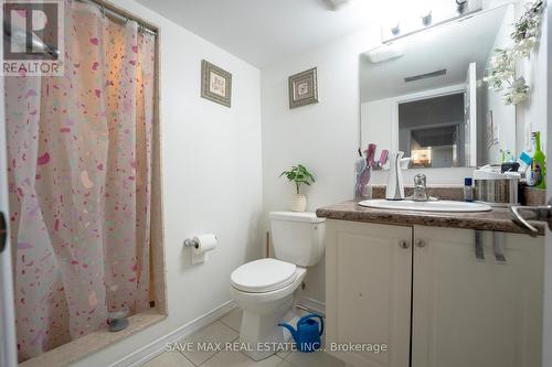 486 Queen Mary Drive, Brampton, ON - Indoor Photo Showing Bathroom