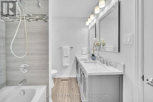 324 St Dominic Cres, Oakville, ON - Indoor Photo Showing Bathroom