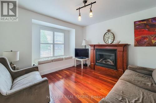 5147 Ravine Crescent, Burlington, ON - Indoor Photo Showing Living Room With Fireplace