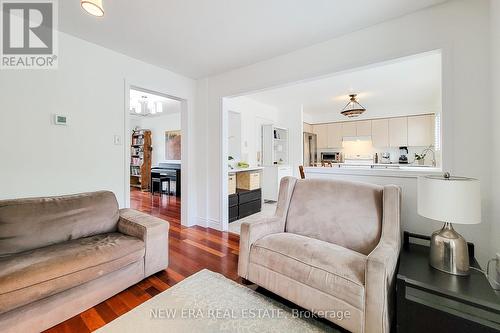 5147 Ravine Crescent, Burlington, ON - Indoor Photo Showing Living Room