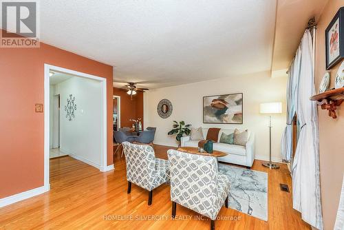 7277 Collett Road, Mississauga, ON - Indoor Photo Showing Living Room