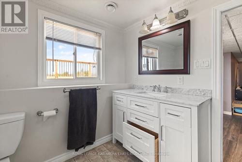 643 St Luke'S Road, Kawartha Lakes, ON - Indoor Photo Showing Bathroom