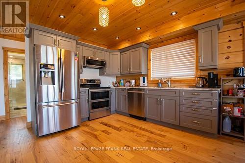 5326 Rice Lake Scenic Drive, Hamilton Township, ON - Indoor Photo Showing Kitchen