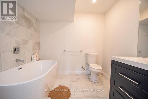 5326 Rice Lake Scenic Dr, Hamilton Township, ON - Indoor Photo Showing Bathroom