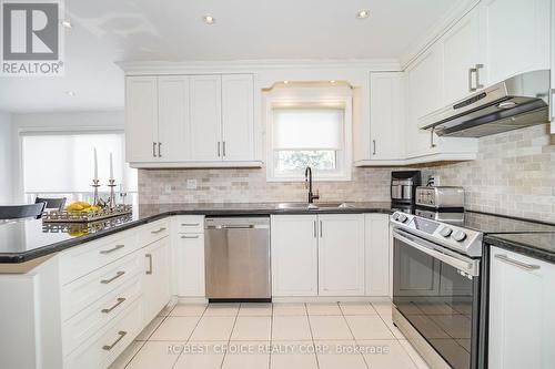 170 Garden Avenue, Richmond Hill, ON - Indoor Photo Showing Kitchen