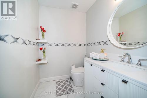 170 Garden Avenue, Richmond Hill, ON - Indoor Photo Showing Bathroom