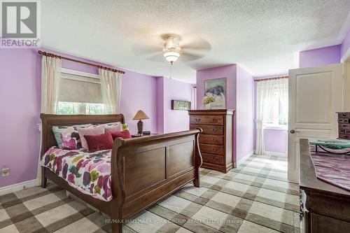17 Duncton Wood Crescent, Aurora, ON - Indoor Photo Showing Bedroom