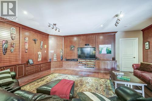 17 Duncton Wood Crescent, Aurora, ON - Indoor Photo Showing Living Room