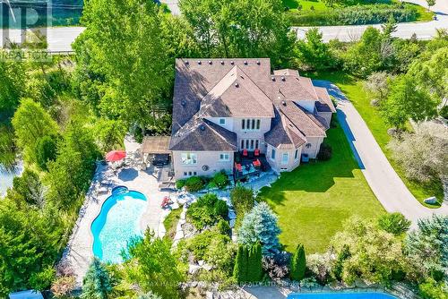 17 Duncton Wood Cres, Aurora, ON - Outdoor With In Ground Pool