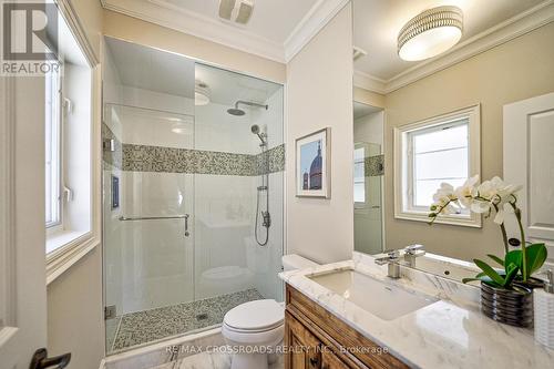 365 Paradelle Dr, Richmond Hill, ON - Indoor Photo Showing Bathroom