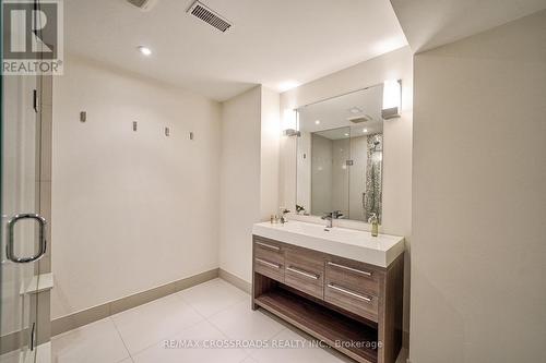 365 Paradelle Dr, Richmond Hill, ON - Indoor Photo Showing Bathroom