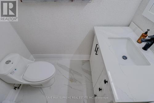 10 Curtiss Crt, Barrie, ON -  Photo Showing Bathroom