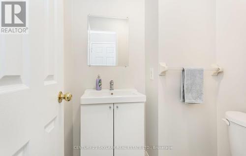 2969 Glover Lane, Burlington, ON - Indoor Photo Showing Bathroom