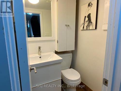 418 Davenport Rd, Toronto, ON - Indoor Photo Showing Bathroom