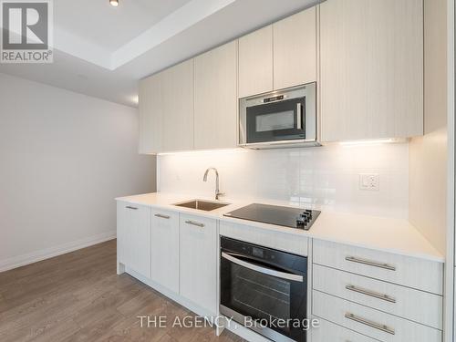 2504 - 286 Main Street, Toronto, ON - Indoor Photo Showing Kitchen With Upgraded Kitchen