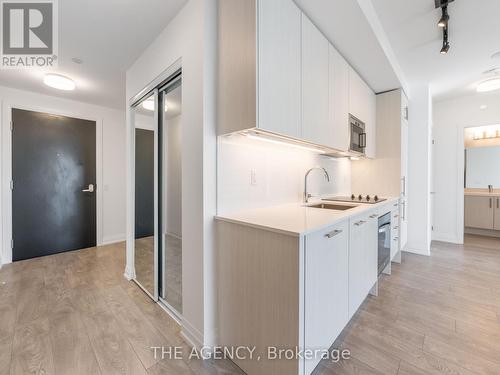 #2504 -286 Main St, Toronto, ON - Indoor Photo Showing Kitchen With Upgraded Kitchen