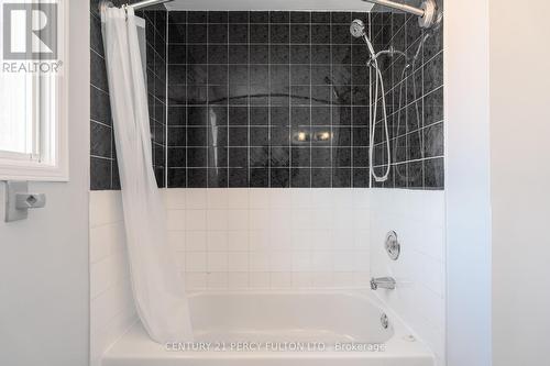 176 Nassau St, Oshawa, ON - Indoor Photo Showing Bathroom