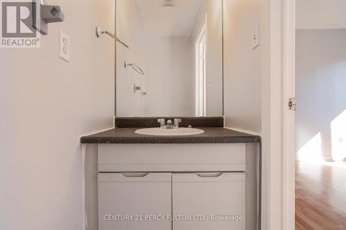 180 Nassau Street, Oshawa, ON - Indoor Photo Showing Bathroom