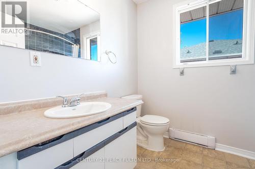 180 Nassau St, Oshawa, ON - Indoor Photo Showing Bathroom