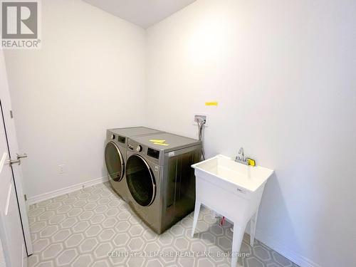 1000 Lockie Dr S, Oshawa, ON - Indoor Photo Showing Laundry Room