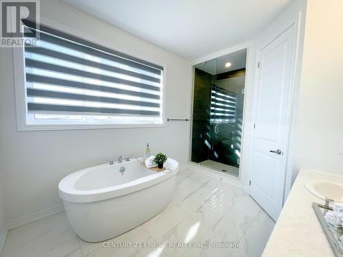 1000 Lockie Dr S, Oshawa, ON - Indoor Photo Showing Bathroom