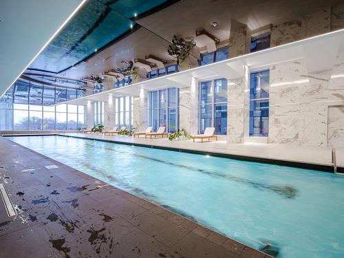 Piscine - 1411-2320 Rue Tupper, Montréal (Ville-Marie), QC - Indoor Photo Showing Other Room With In Ground Pool