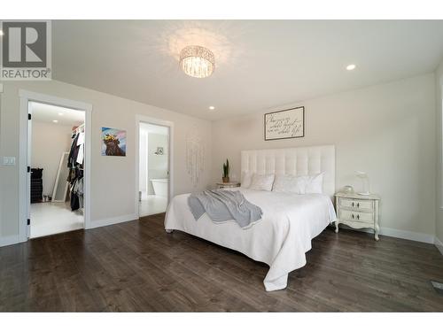 801 Woodrush Crt, Kamloops, BC - Indoor Photo Showing Bedroom
