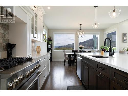 801 Woodrush Crt, Kamloops, BC - Indoor Photo Showing Kitchen With Upgraded Kitchen