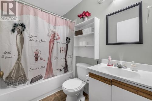 10 East Meadows Crescent, St. John'S, NL - Indoor Photo Showing Bathroom