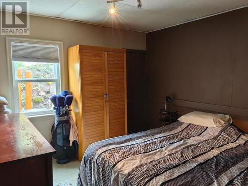 1 Thru 6-6865 Duncan Street, Powell River, BC - Indoor Photo Showing Bedroom