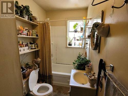 1 Thru 6-6865 Duncan Street, Powell River, BC - Indoor Photo Showing Bathroom