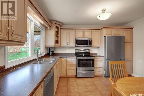 10 Turnbull Place, Regina, SK - Indoor Photo Showing Kitchen With Double Sink