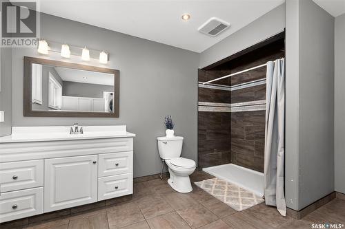 1143 5Th Avenue Nw, Moose Jaw, SK - Indoor Photo Showing Bathroom