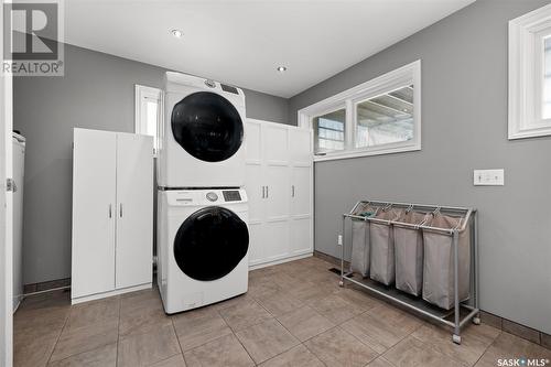 1143 5Th Avenue Nw, Moose Jaw, SK - Indoor Photo Showing Laundry Room