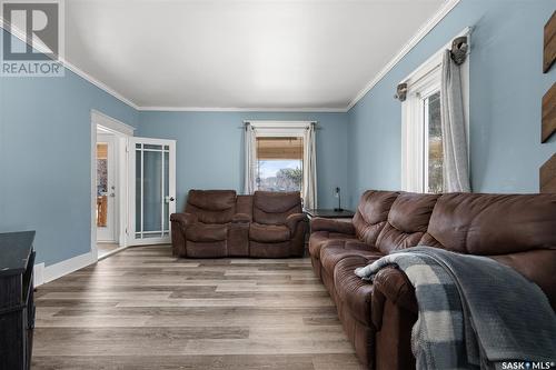 1143 5Th Avenue Nw, Moose Jaw, SK - Indoor Photo Showing Living Room