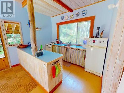 1132/34 Herchmer Road, Savary Island, BC - Indoor Photo Showing Laundry Room