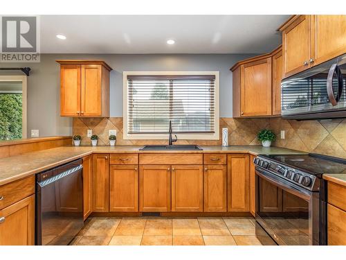 788 Galbraith Place, Kelowna, BC - Indoor Photo Showing Kitchen