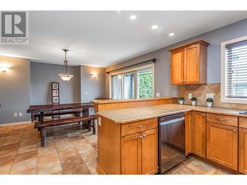 788 Galbraith Place, Kelowna, BC - Indoor Photo Showing Kitchen