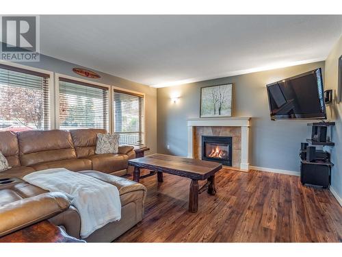 788 Galbraith Place, Kelowna, BC - Indoor Photo Showing Living Room With Fireplace