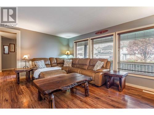788 Galbraith Place, Kelowna, BC - Indoor Photo Showing Living Room