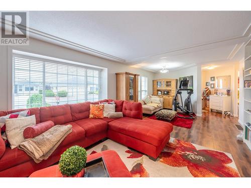 28 Killdeer Place, Osoyoos, BC - Indoor Photo Showing Living Room