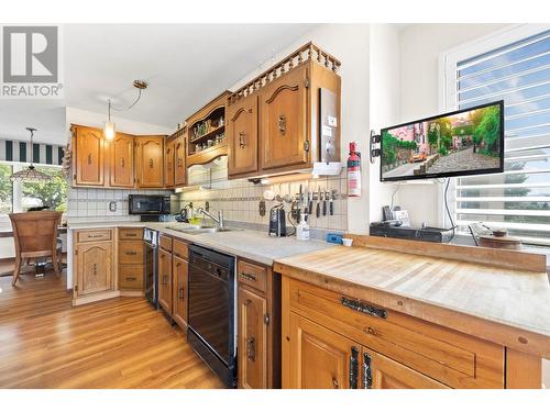 3219 Sunset Place, West Kelowna, BC - Indoor Photo Showing Kitchen With Double Sink