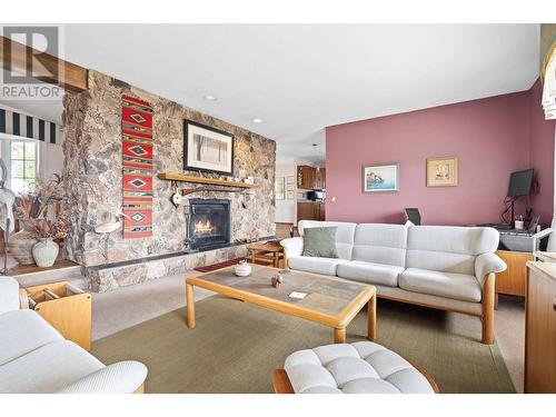 3219 Sunset Place, West Kelowna, BC - Indoor Photo Showing Living Room With Fireplace