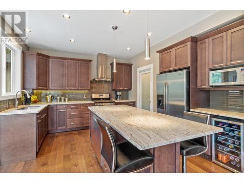 200 Lost Creek Court, Kelowna, BC - Indoor Photo Showing Kitchen With Upgraded Kitchen